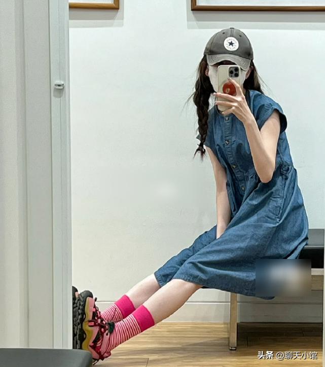 女网红优衣库迷惑行为引群嘲,优衣库童装试穿博主吐槽