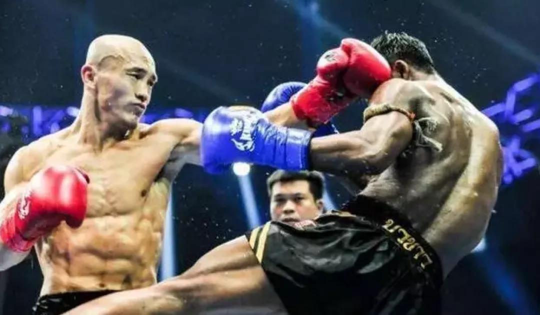 比马保国还丢人！“爱国”拳手翻车背后，一个行业黑幕被揭穿了