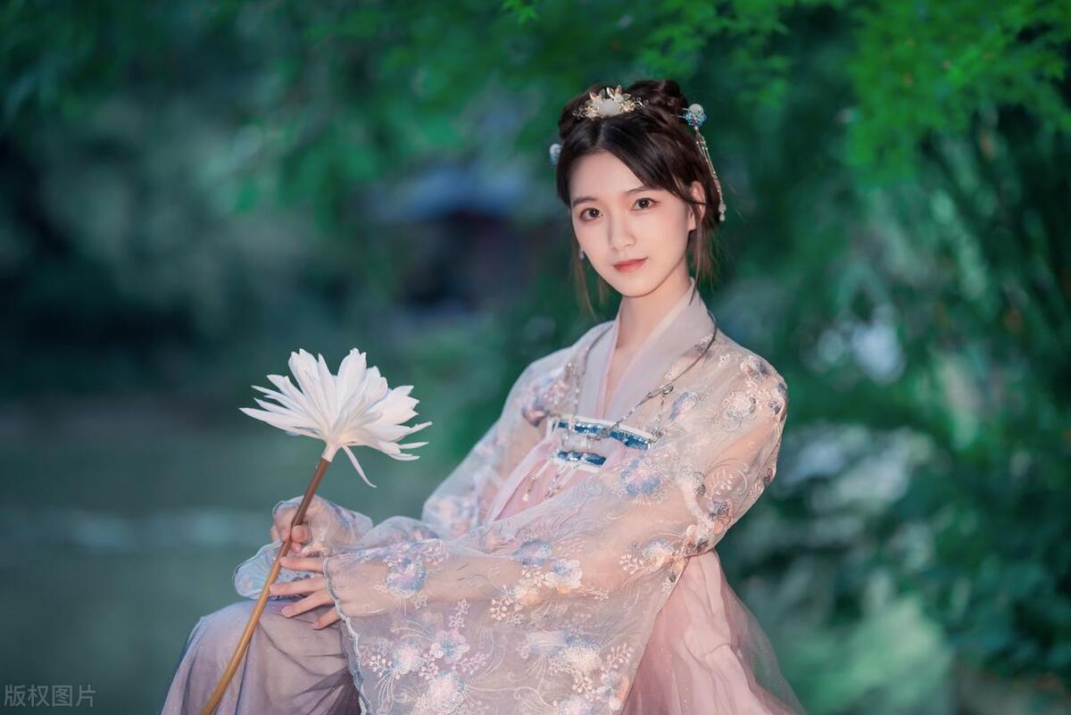 那些一眼就惊艳的绝美诗句,那些让你第一眼就惊艳的诗句