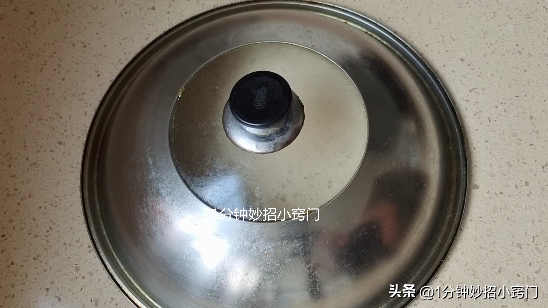 锅盖的油污怎么清洗,锅盖油污难清洗教你一招