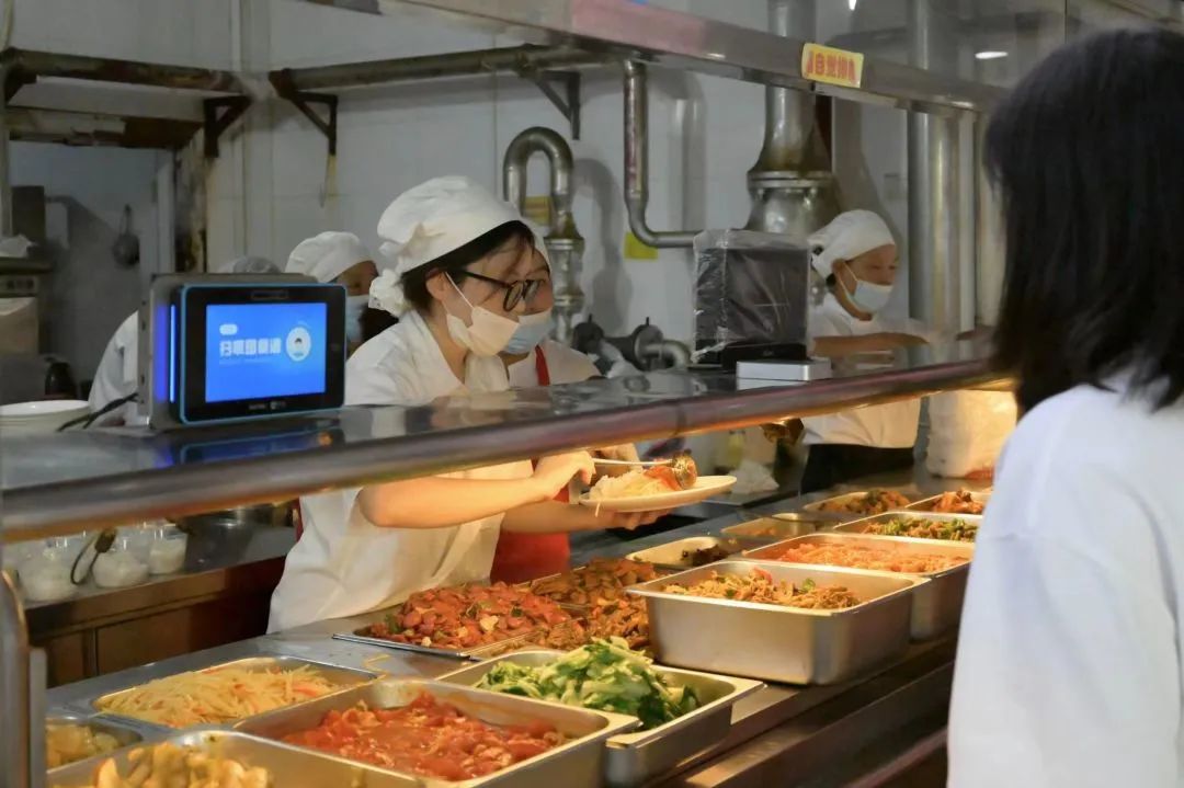 武汉纺织大学外经贸学院22级迎新,武汉纺织大学外经贸学院23届新生