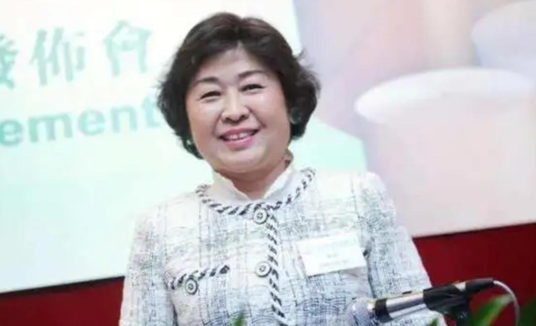 我国第一女首富,靠着不起眼的小生意发家致富,如今世界闻名