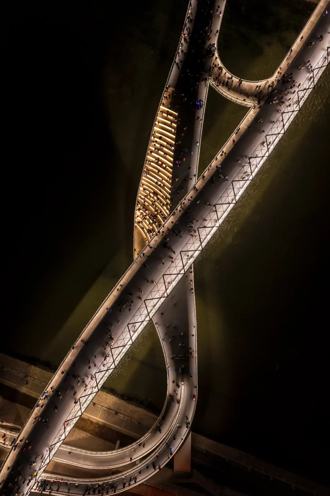 成都向上最新信息,年度向上力量合照