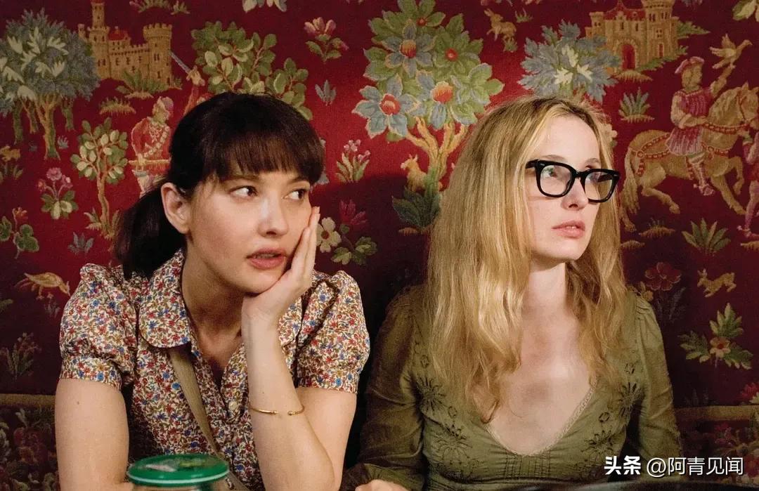 朱莉德尔佩和伊桑霍克在一起过吗,伊桑霍克和朱莉德尔佩现实中视频