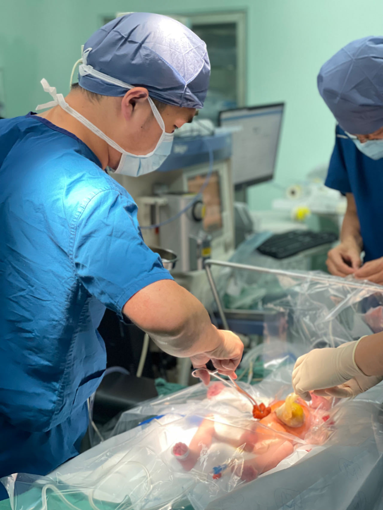 婴儿肚脐鼓出来上面有个肉球,50天的婴儿肚脐鼓出的是什么