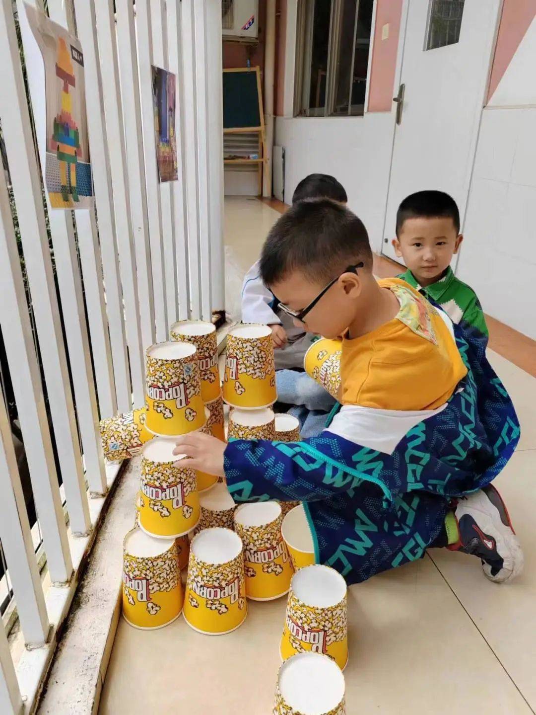 “戏”动童年，“域”见未来——诺亚舟开心果幼儿园区域活动