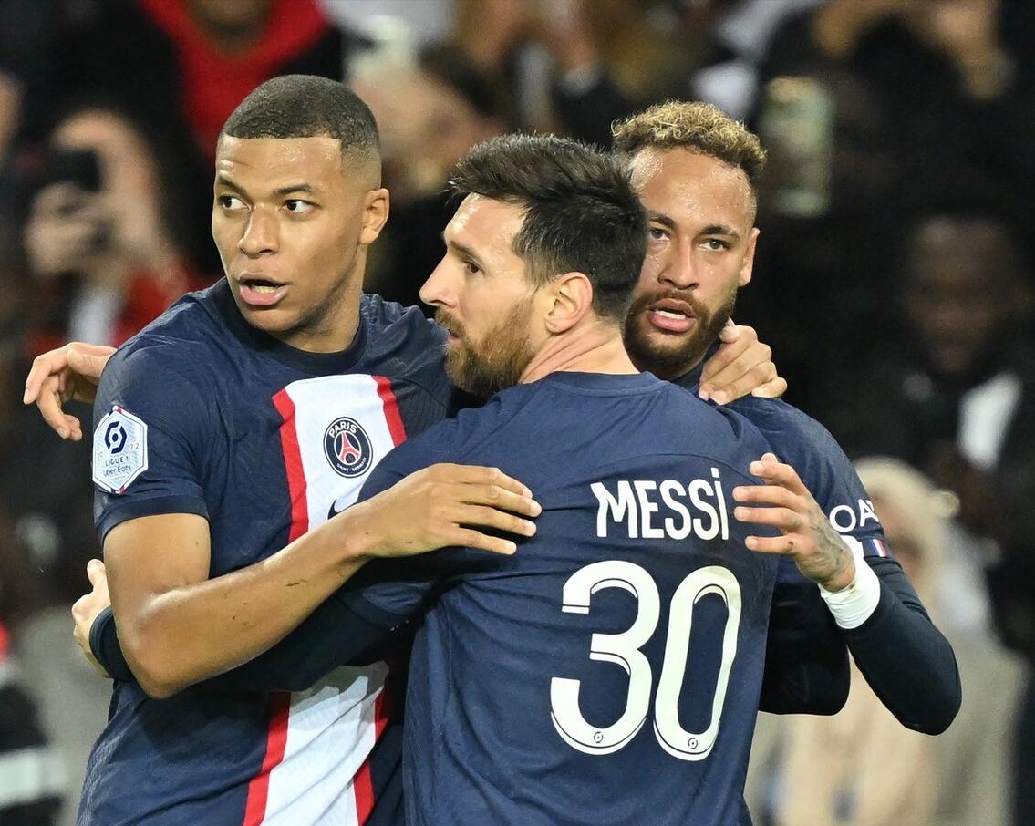 本泽马双响争金球,本泽马两夺冠军杯美妙至极