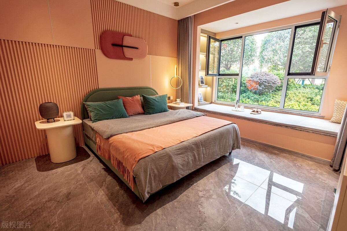 跑了10个工地现场，我终于明白了实木烤漆窗套和不锈钢窗套的区别