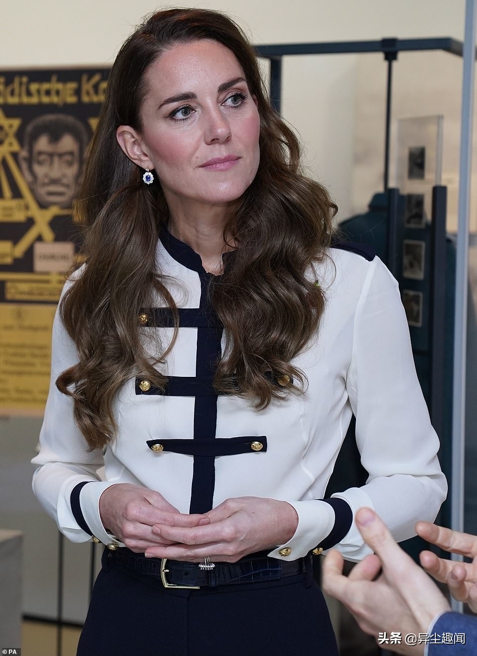 凯特王妃圣诞节着装和首饰,凯特王妃圣诞节2014年活动的大衣