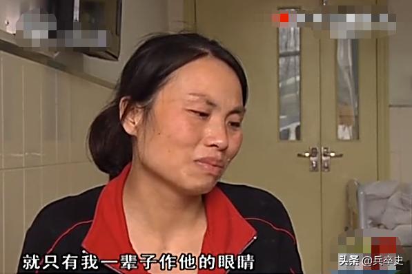 2岁幼童右眼流泪,2岁小孩眼睛哭出血