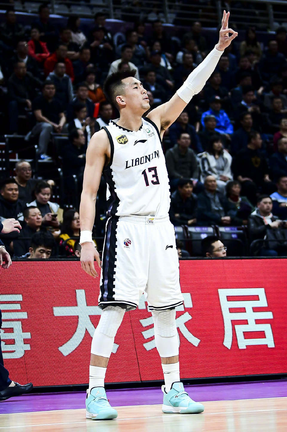 郭艾伦亚洲第一后卫的由来,郭艾伦比赛为什么可以穿aj