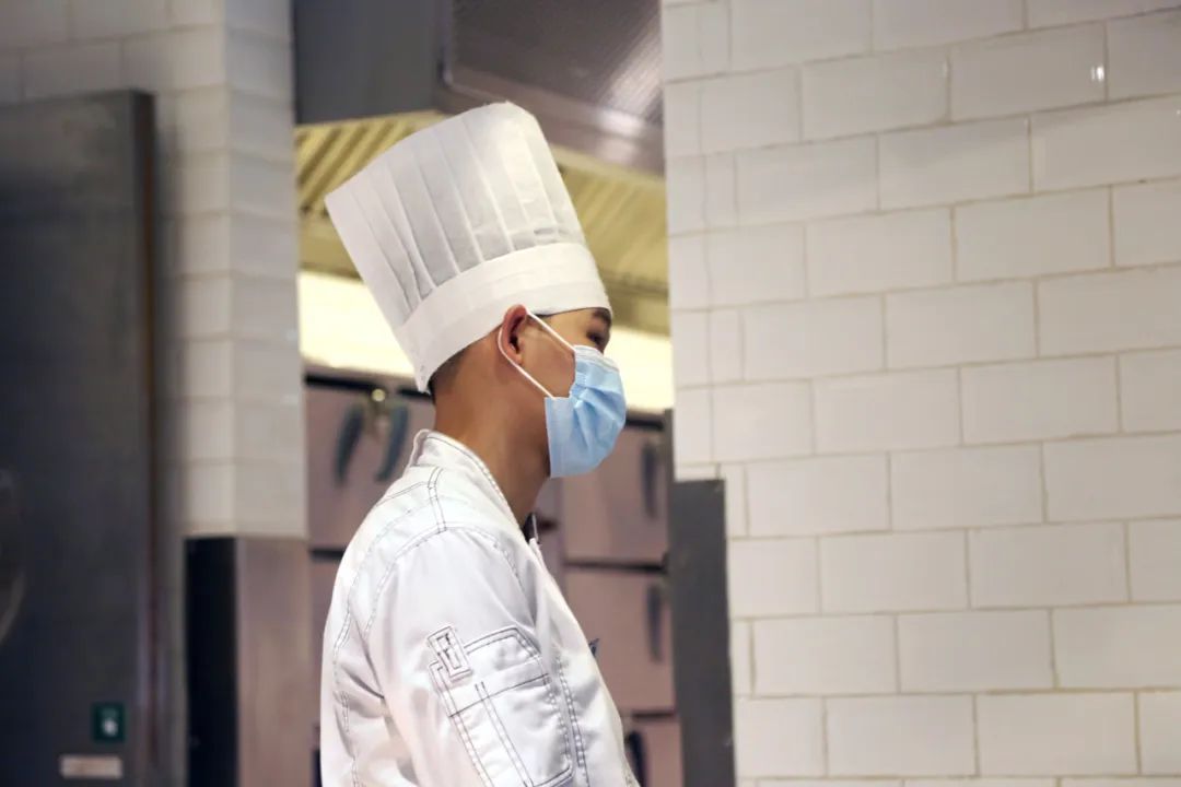 做了十年的厨师想改行,80后转行厨师的难度