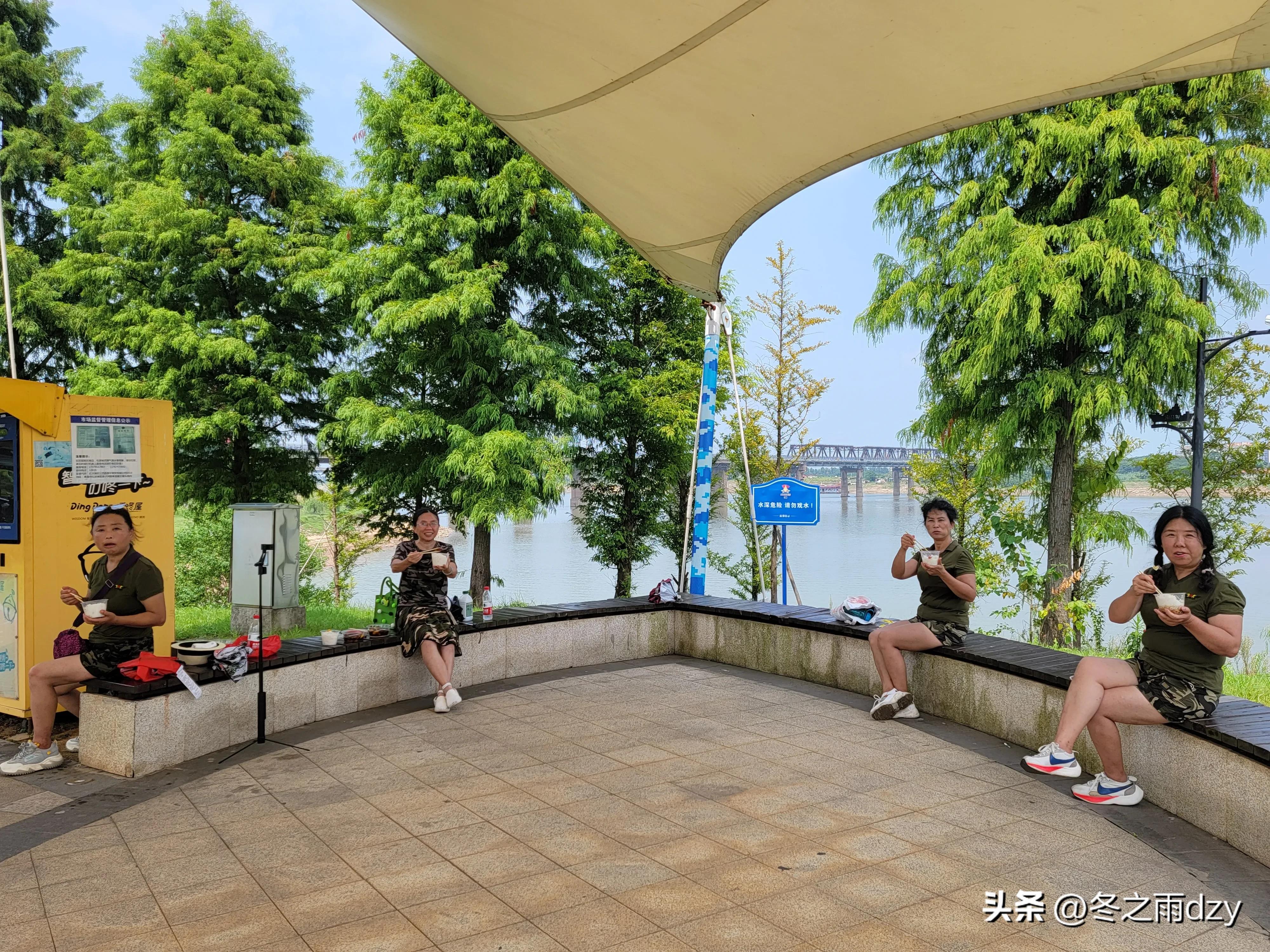 南昌舰主题园凤凰洲湿地公园,凤凰洲建军广场