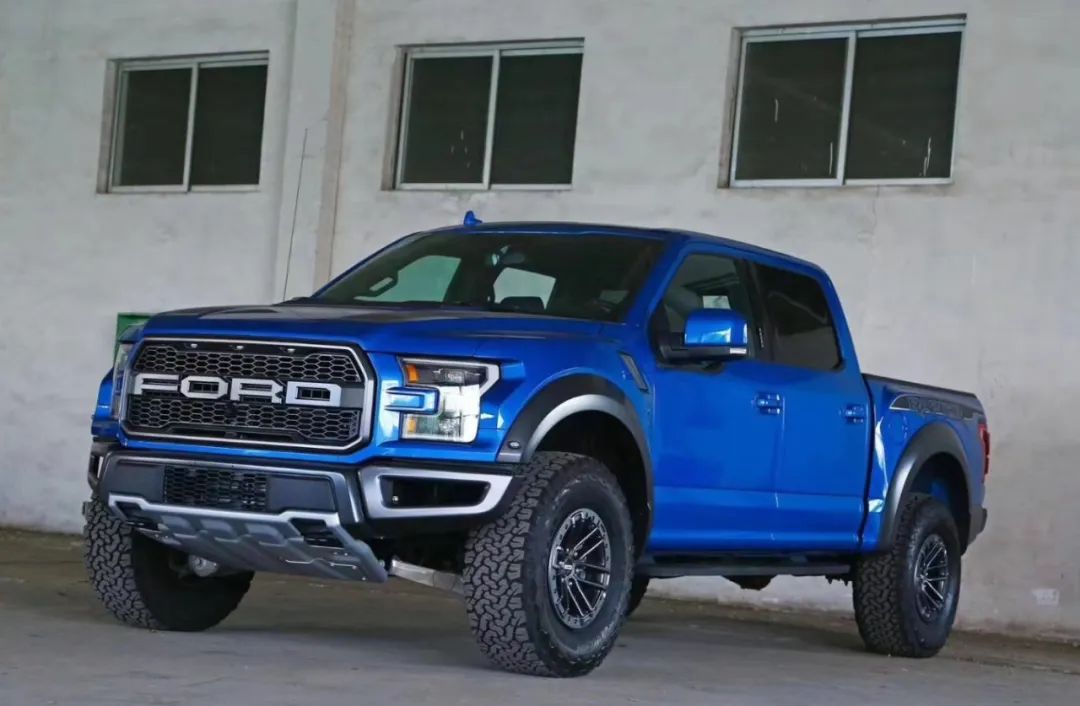 两年前卖55万的车,以前买100万现在只卖二十几万