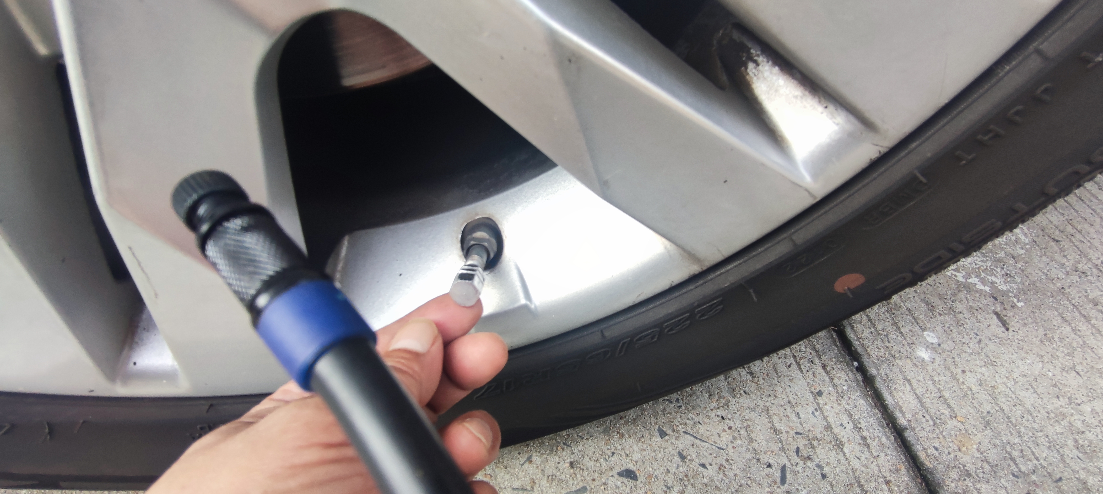 胎压过高对行车有没有影响,胎压低影响行车安全吗