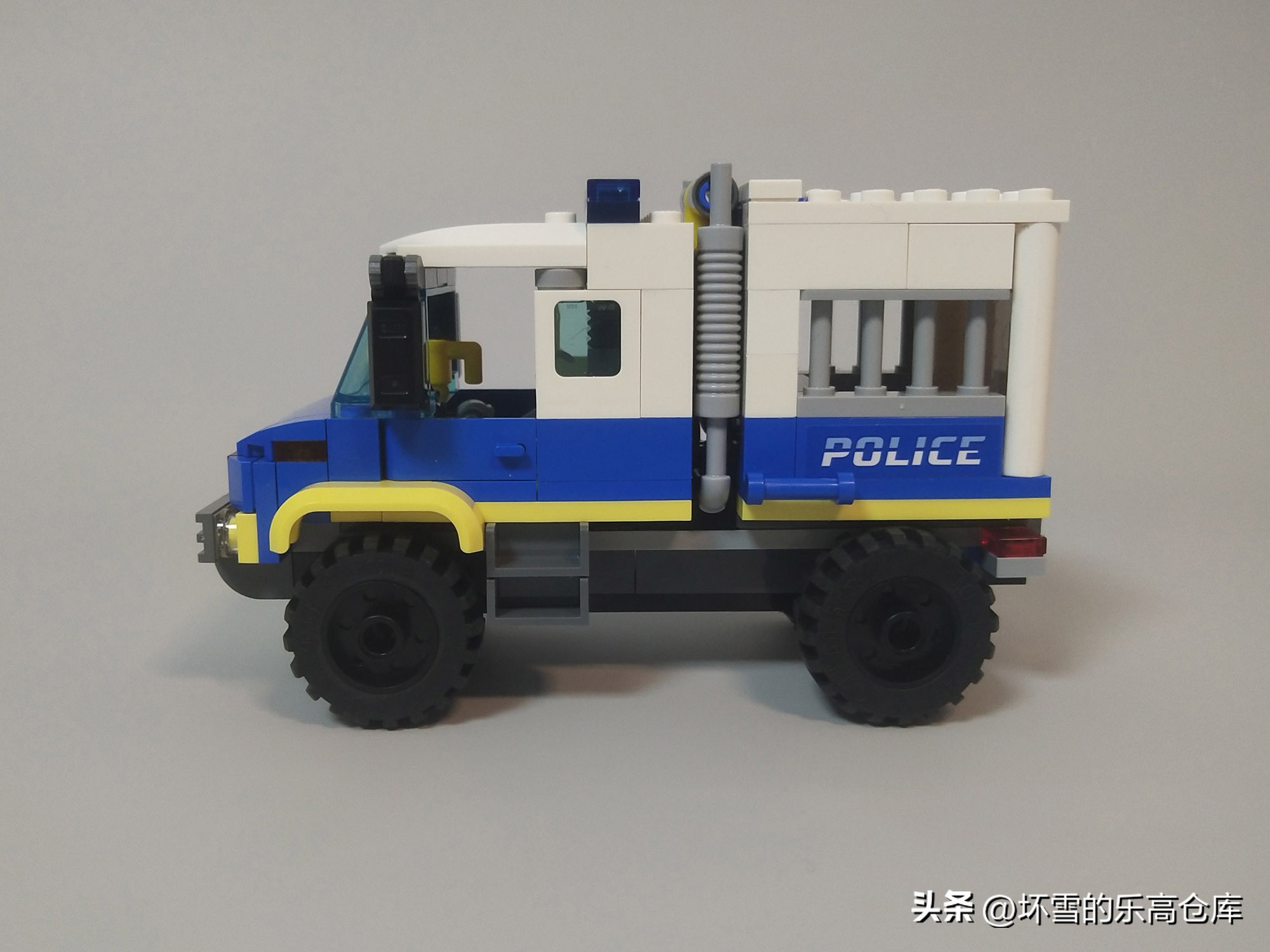 乐高押运警车,买乐高警察玩具视频
