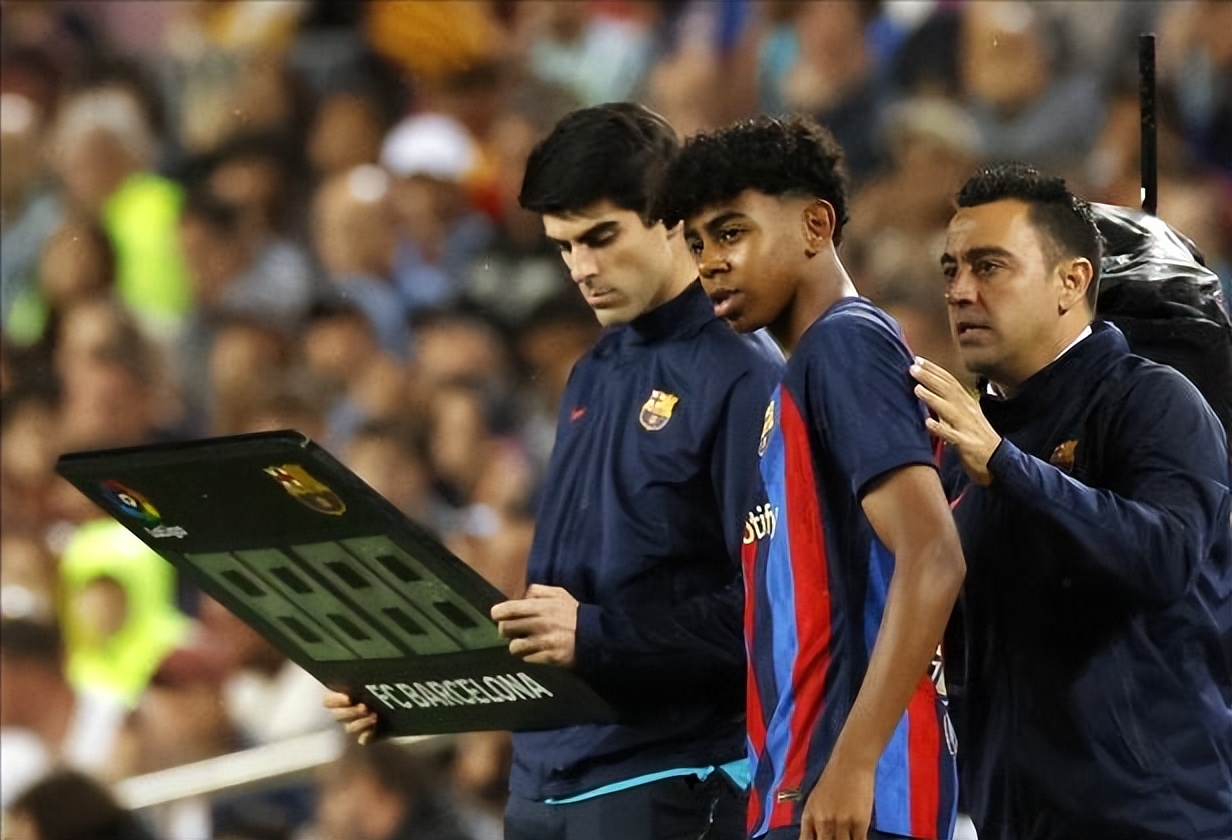 17岁新星巴萨首秀,巴萨17岁小将首秀破门莱万