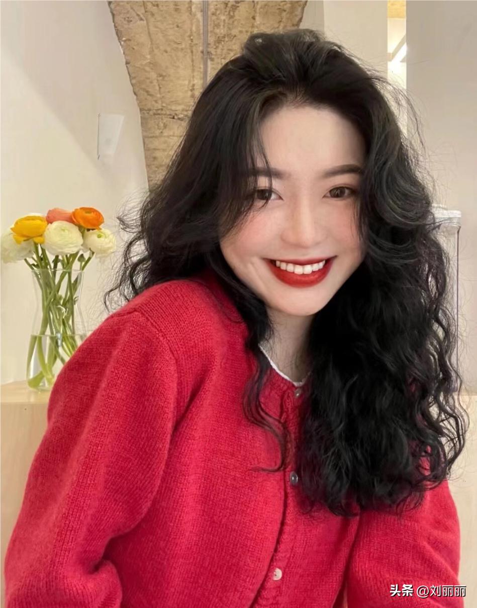 一边长一边短发型女2021流行发型,女生短碎发发型图片2020年流行