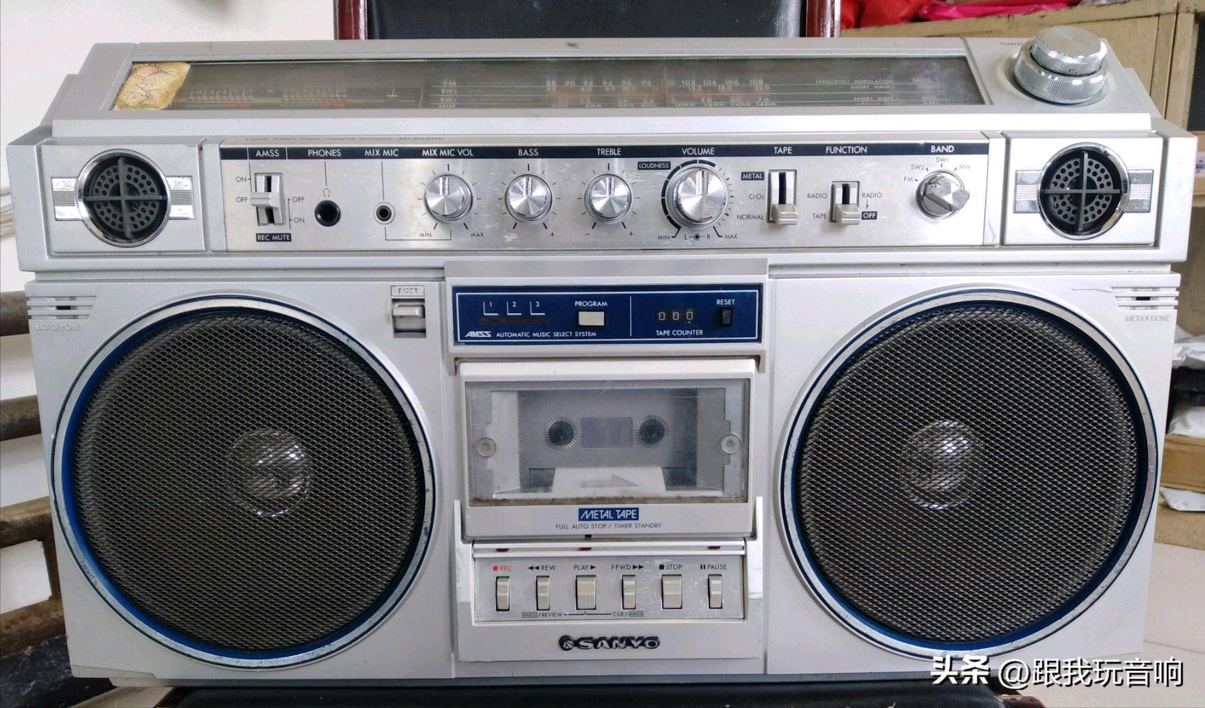 80年代SANYO三洋推出了这款M-X620K收录机便携式立体声音响