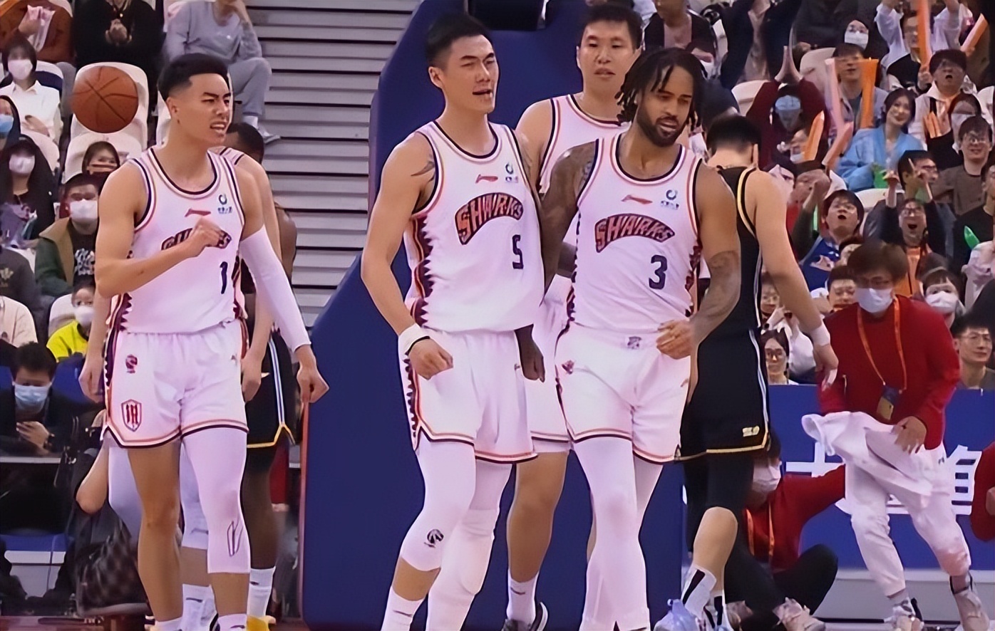 14-0！18-7！梅洛狂飙，赵继伟恶意犯规，郭艾伦和杨鸣争论