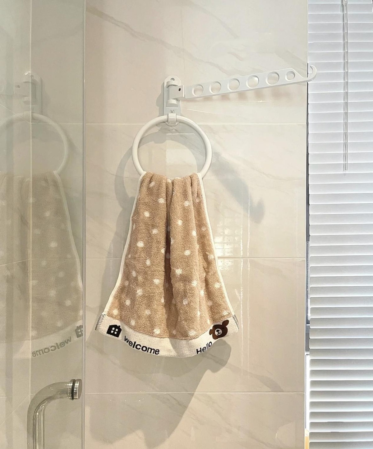 阳台做地台还是通铺瓷砖好,阳台地面铺瓷砖还是地板