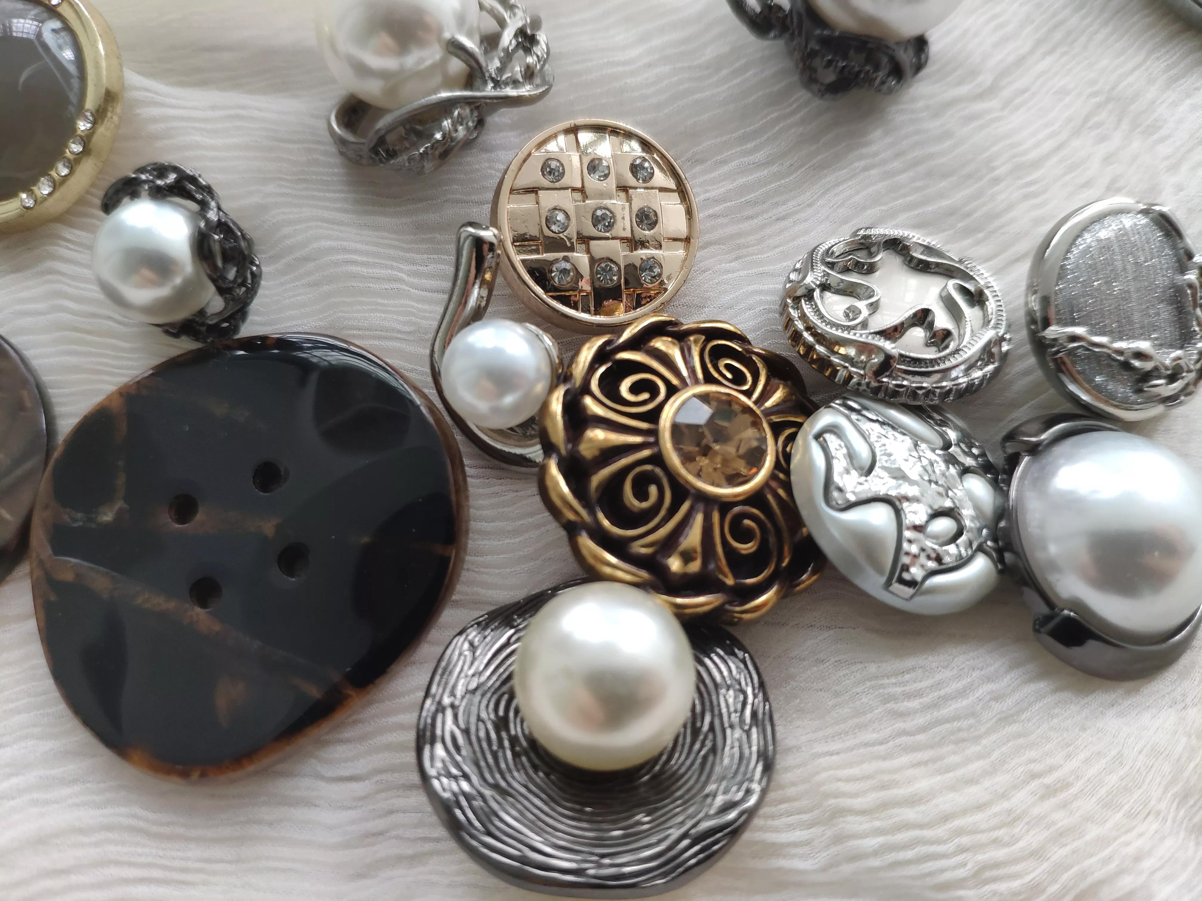 香奈儿珍珠和市面上的假珍珠区别,香奈儿的珍珠首饰不是真珍珠