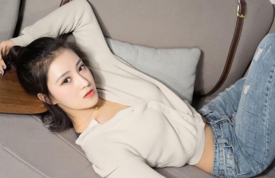 跟女生尬聊好久没聊了怎么开场白,和女孩子聊天的技巧避免尬聊