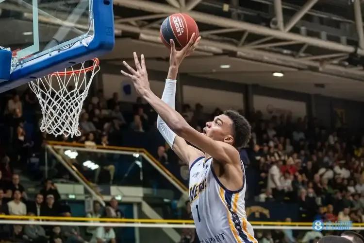 詹姆斯新赛季对抗文班亚马,詹姆斯和文班亚马第一个赛季数据