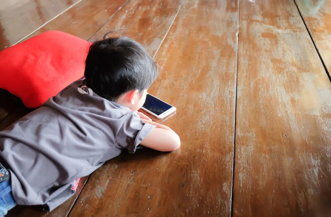 9周岁儿童近视最佳防控是多少度,4岁多孩子近视1百多度怎么办