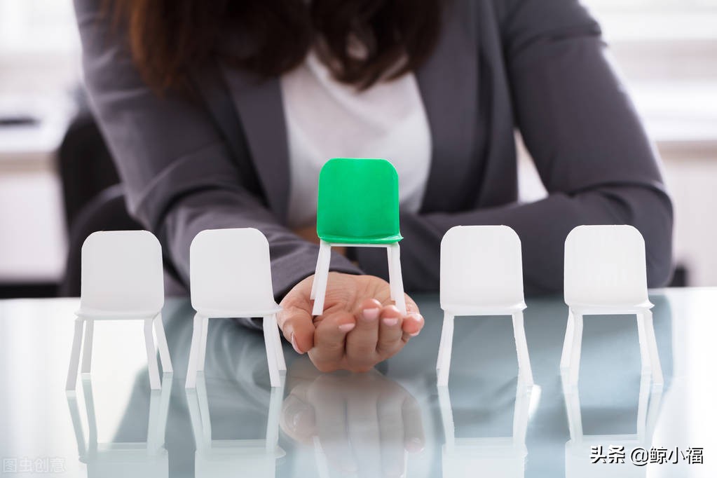 领导老是让下属买东西不给钱,领导经常让别人带话给我怎么解决