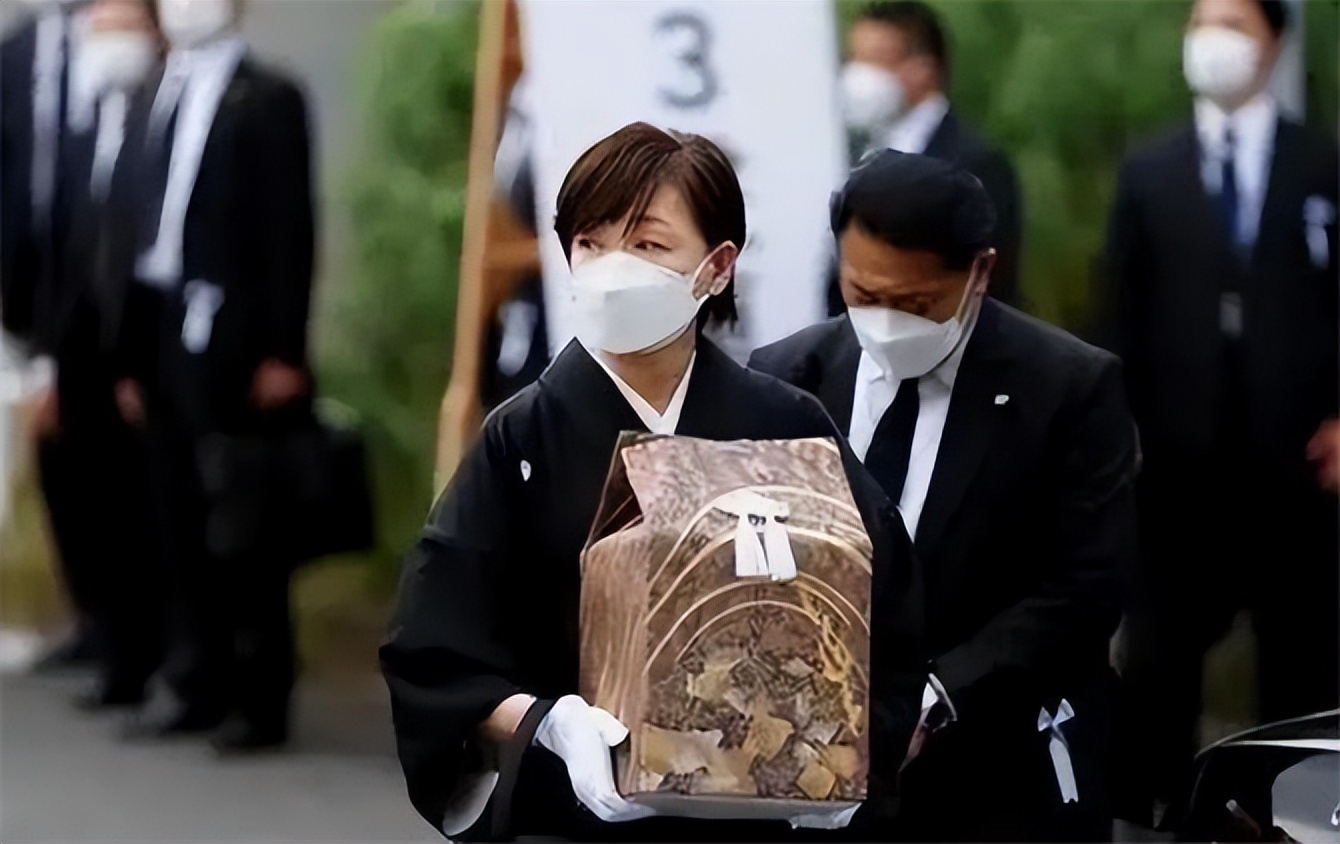 火葬场、棺材、墓碑中国全垄断，中国是如何一条龙送走日本人的？