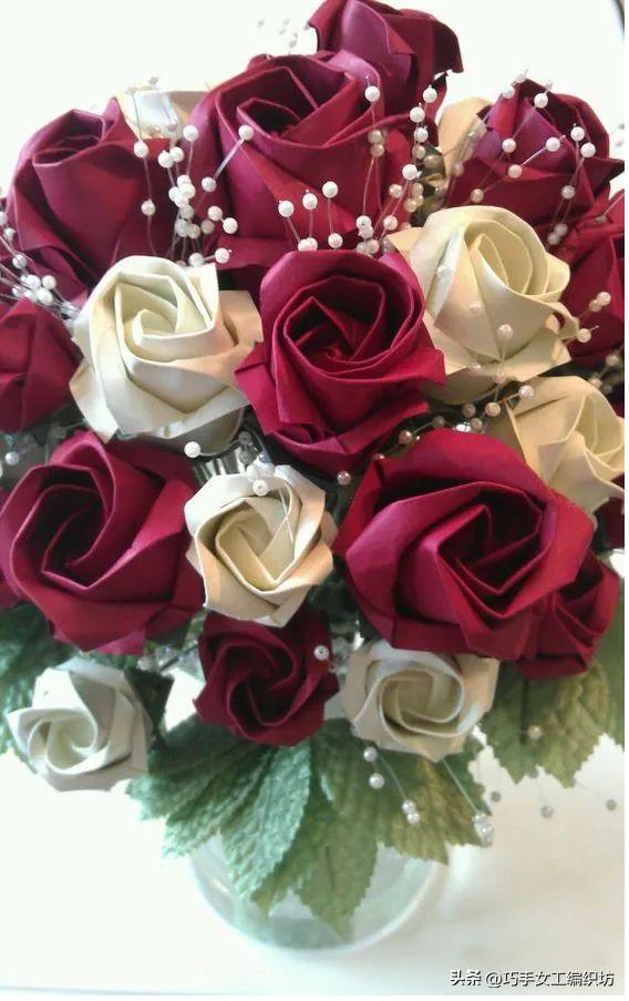 一张纸可以折一朵花,一张纸就可以叠的玫瑰花