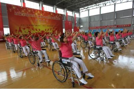 中国残疾人的励志视频,残疾人的暖心瞬间