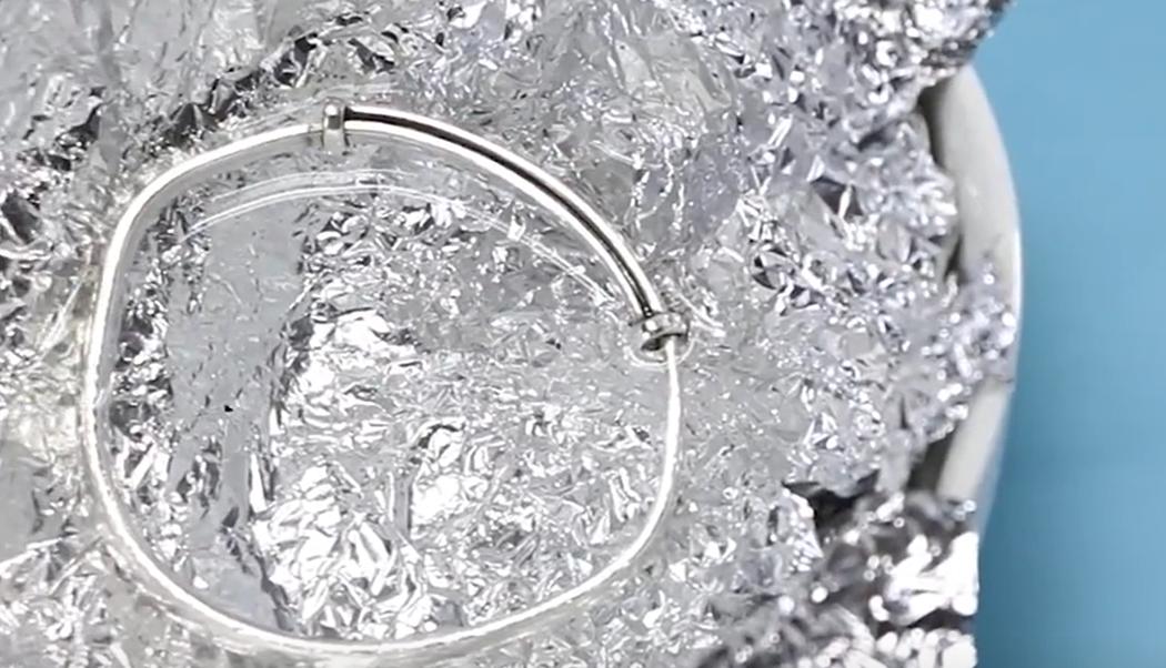 银手镯发黑切记别用牙膏洗,银手镯黑了用什么洗可以洗掉