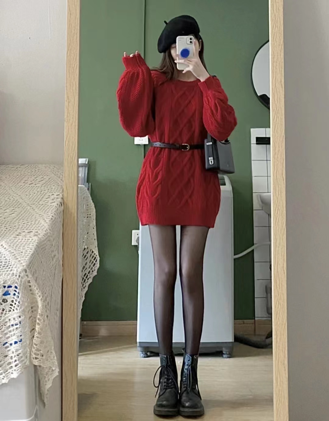 黑色搭配什么颜色很高级,黑色搭配什么颜色会显得比较高级