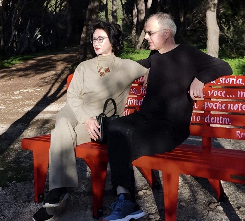 做完变性手术后的金星，在和女人一起洗澡时，会动心吗？