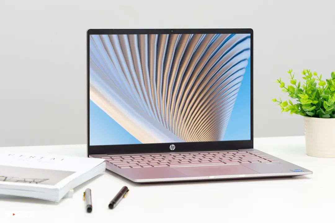 这样一台，出得了厅堂下得了厨房的本本，试问谁不爱呢