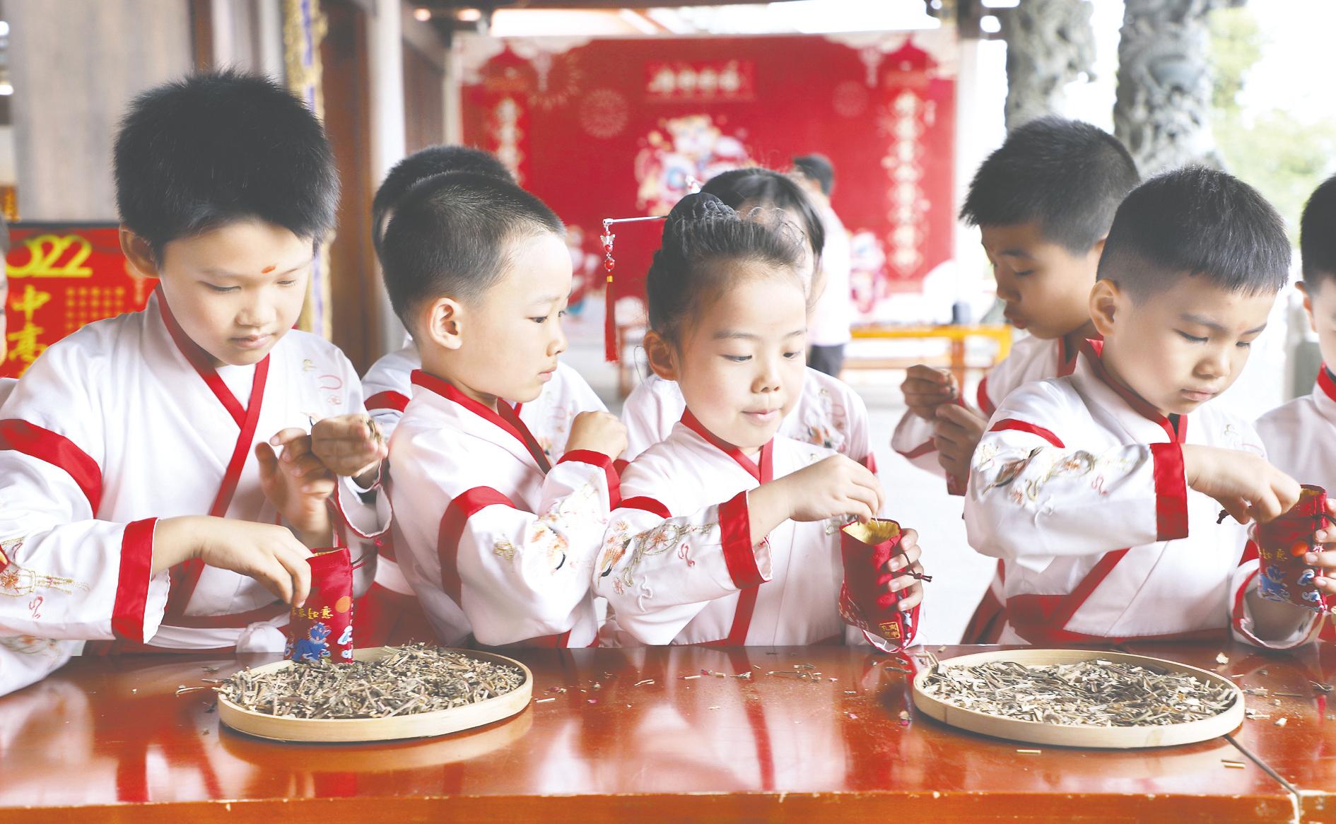 感受诗和远方,感受青春岁月的美好