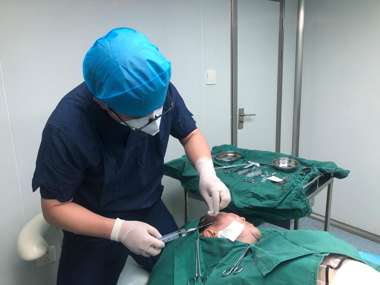 30岁女人做脸部美容,脸部面吸手术后的真实感受