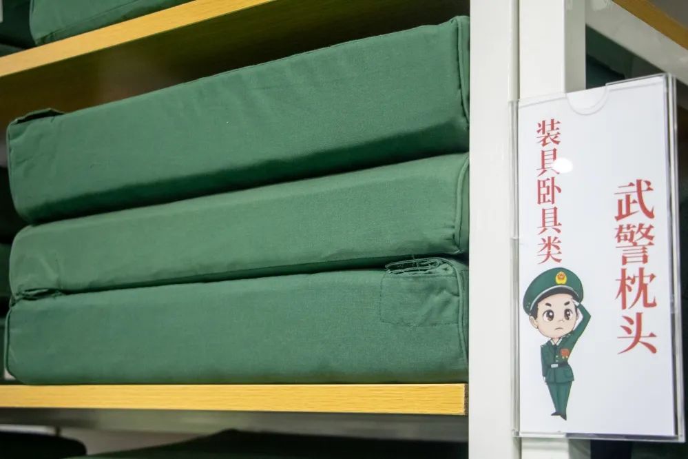 部队被装开箱,部队被装