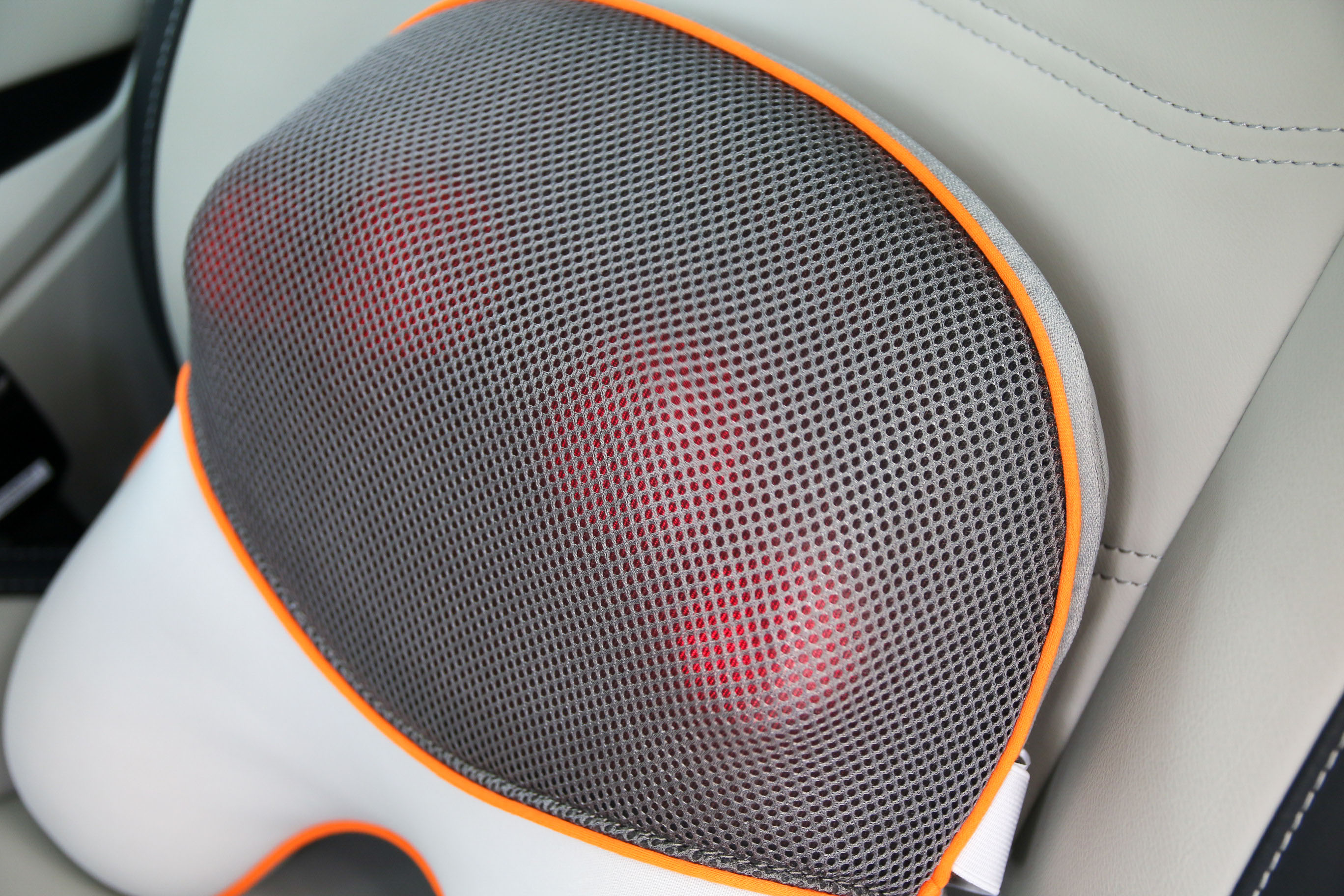 久坐不累，四头挤压按揉，SKG按摩腰靠T5评测