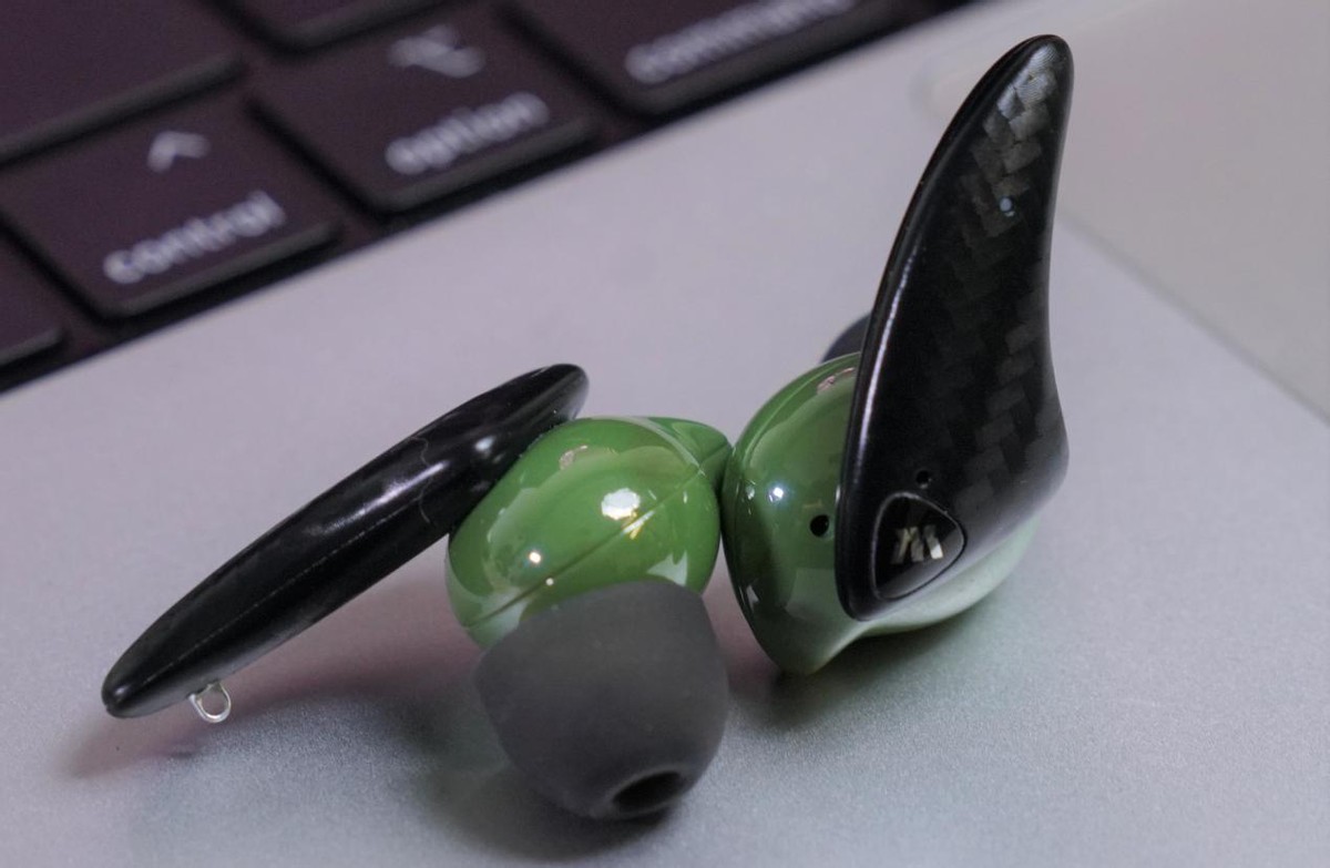 重新定义轻奢运动耳机,乐旷陶瓷耳机莫文蔚