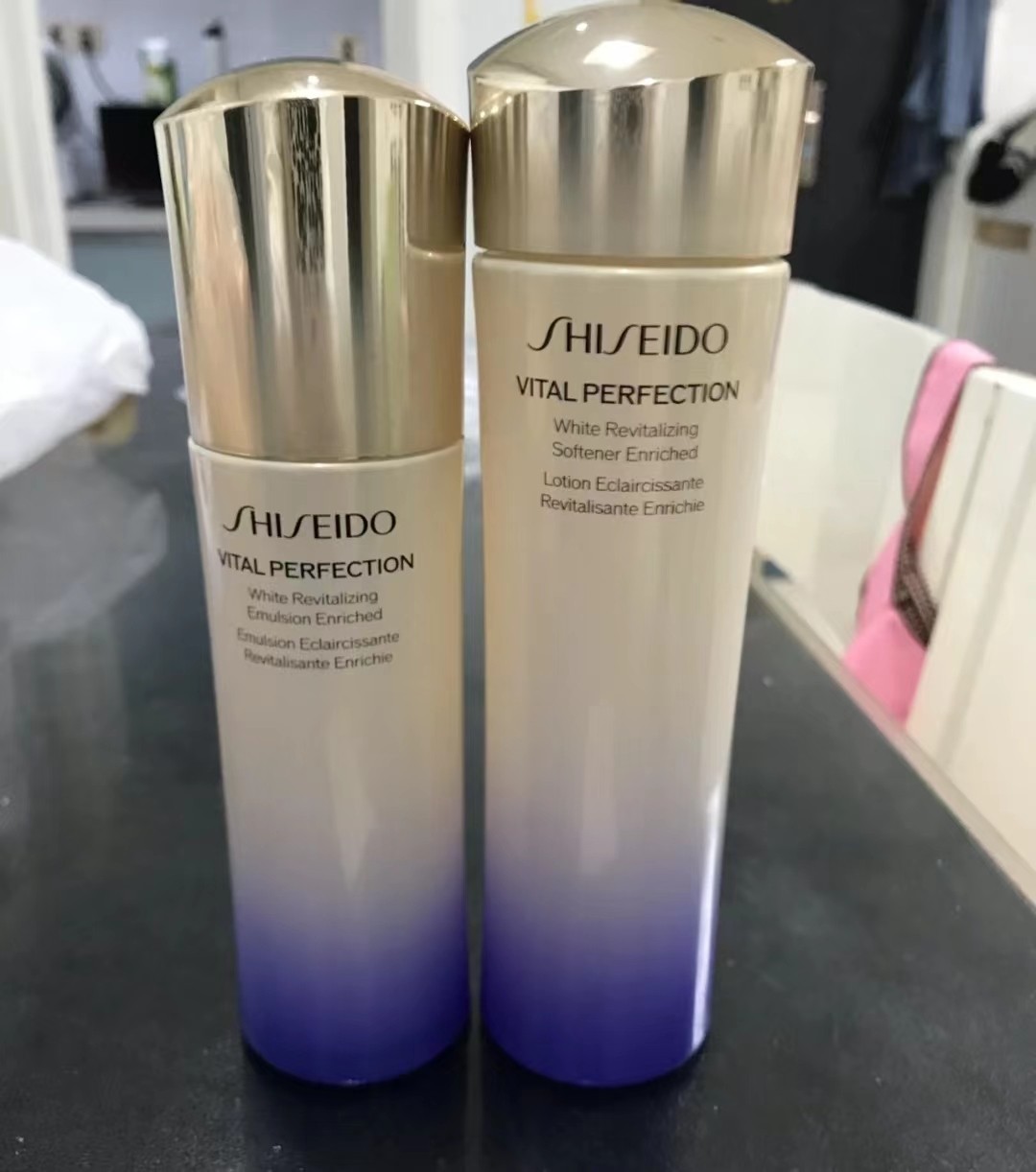 倩碧美白水乳和olay的水乳哪个好,倩碧美白水乳适合什么肤质