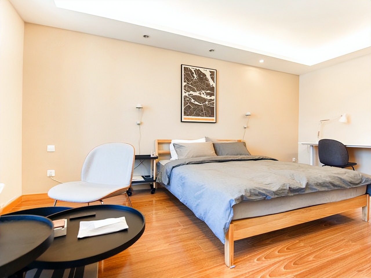 主卧床头不靠卫生间装修,床头三不靠五不摆是什么意思