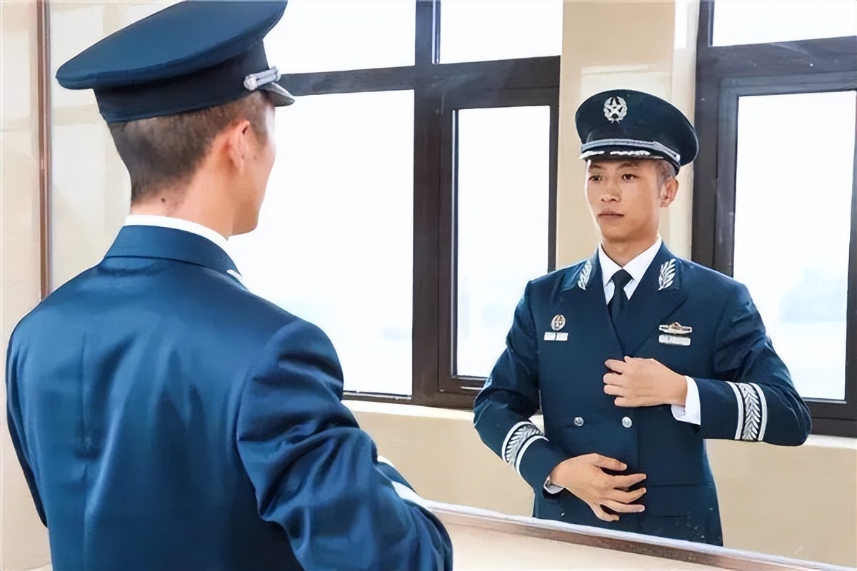 军队裁员会裁文职吗,部队文职会裁员吗