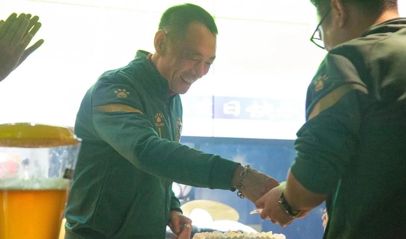 辽沈公益餐饮足球俱乐部举办新年联欢晚会