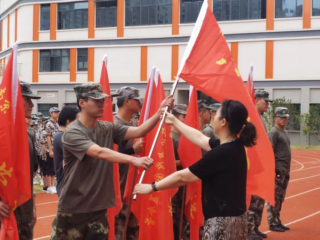南京市旭东中学：走进迷彩军旅夏令营见证成长与蜕变