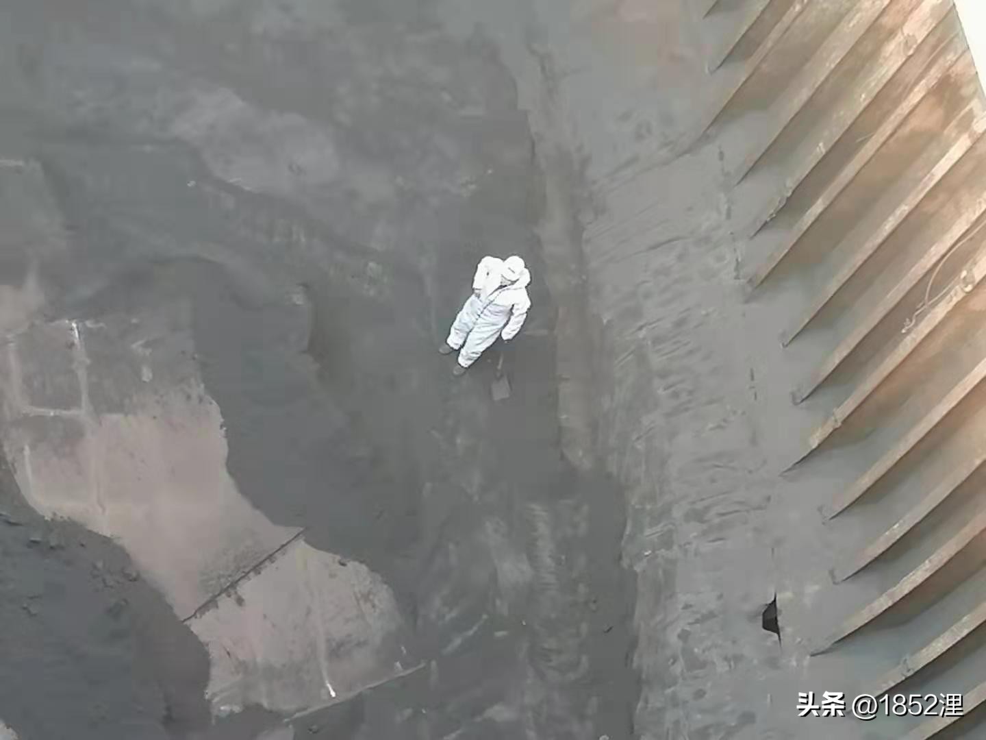 在海上明明看着一排渔网拦在航路上，船舶从中间穿行，怎么没事？