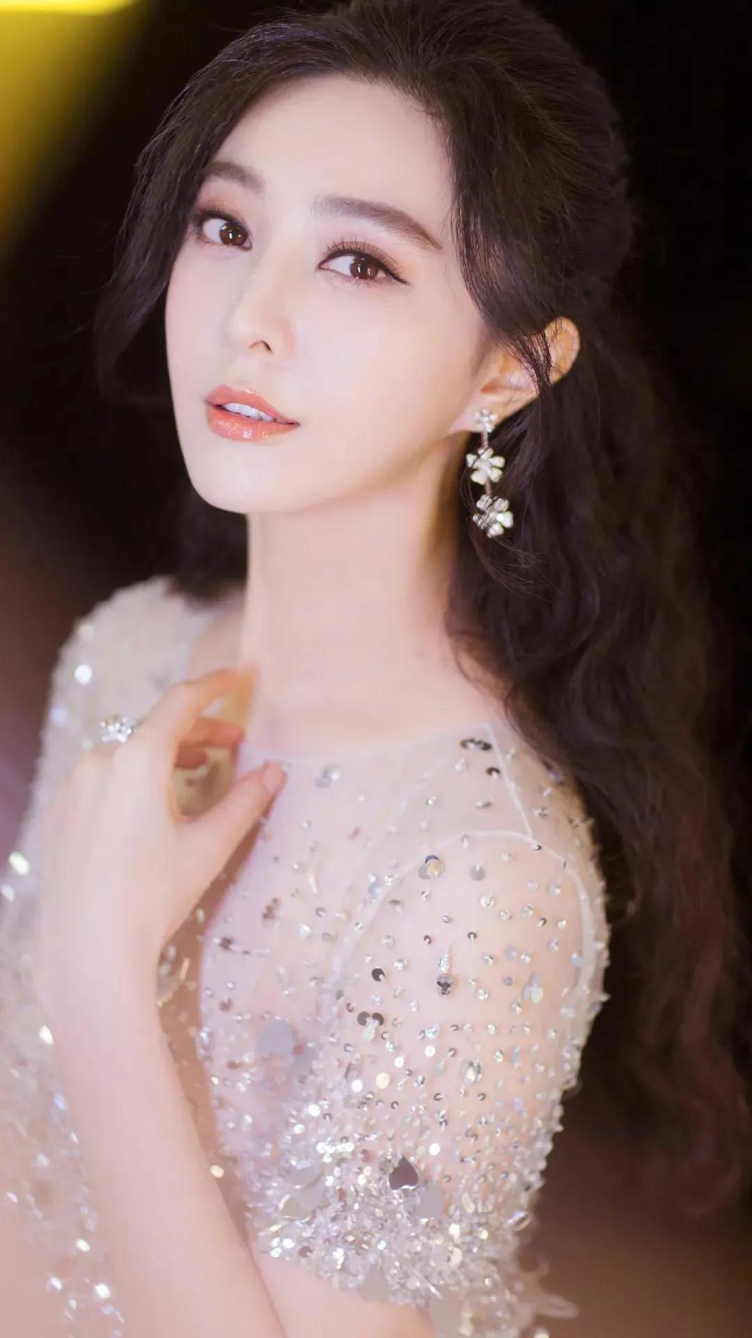 范冰冰巴黎时装周新街拍曝光,范冰冰巴黎时装周路人视角