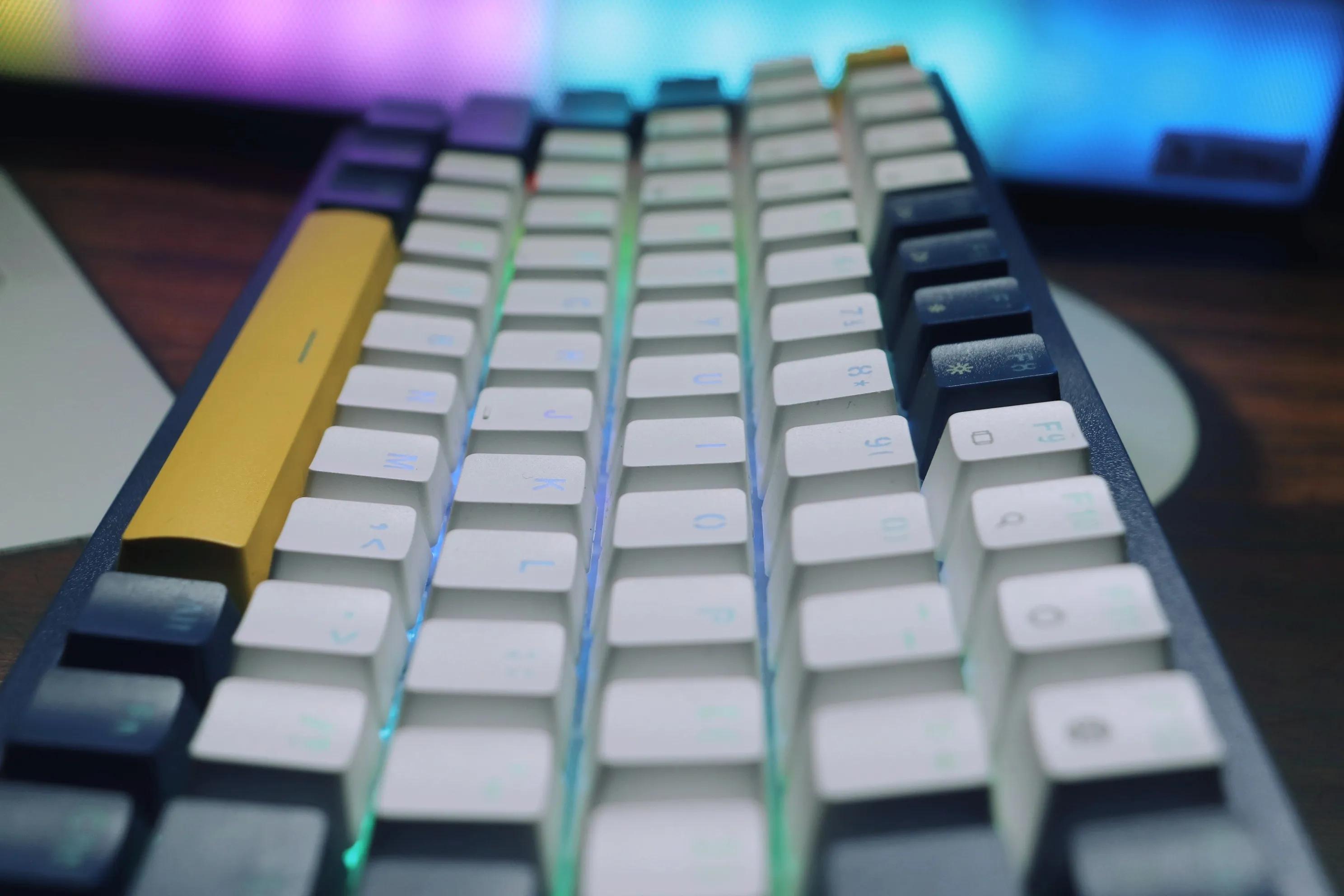 bow航世键盘无线茶轴,rgb无线机械键盘推荐